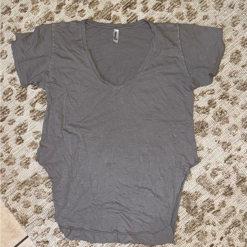 PEBBY FOREVEE V-neck T-shirt